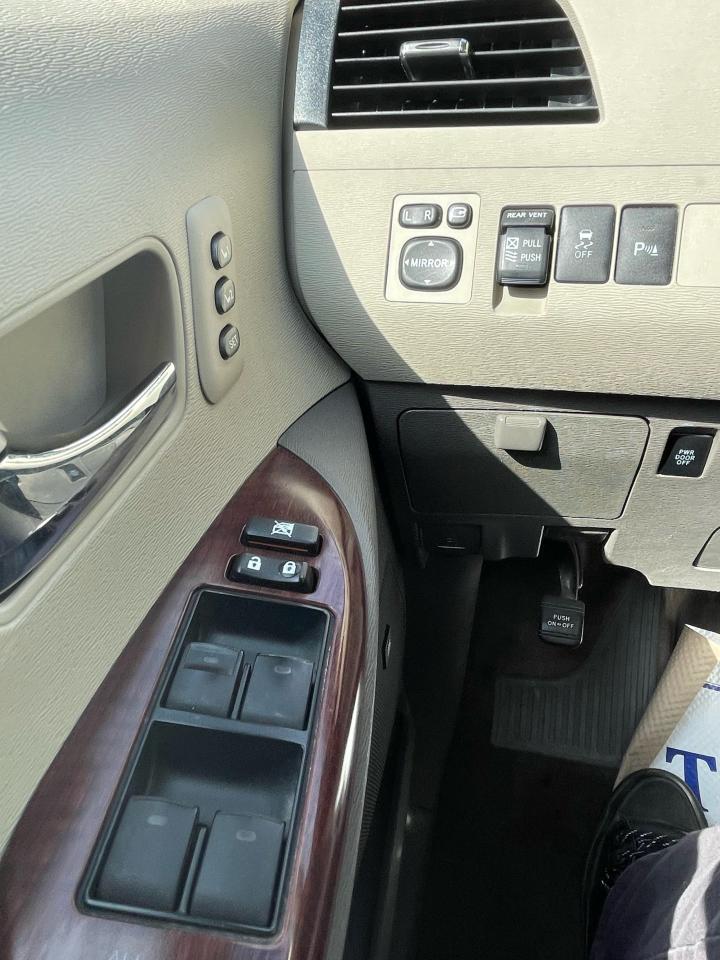 2012 Toyota Sienna XLE - Photo #13