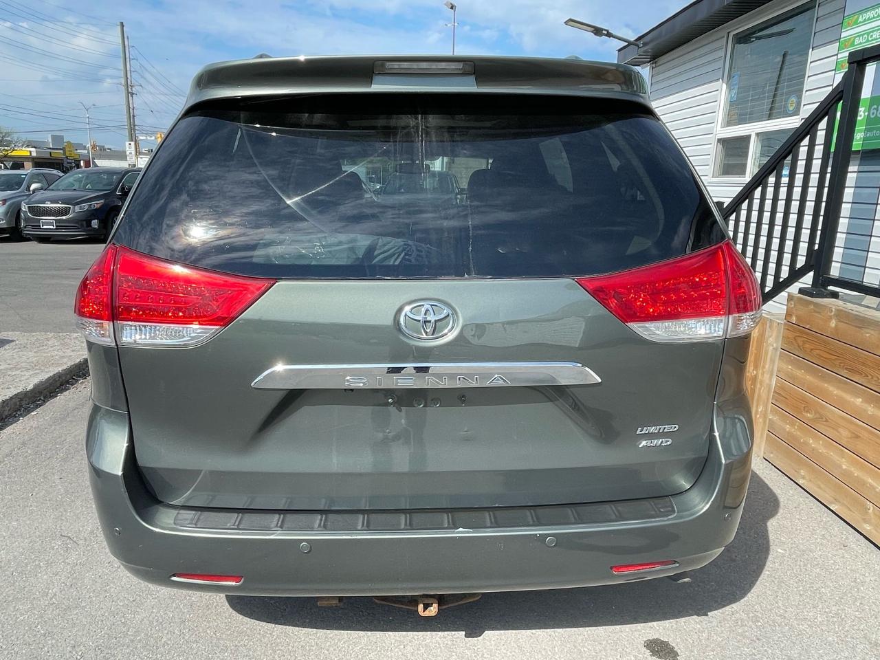 2012 Toyota Sienna XLE - Photo #6