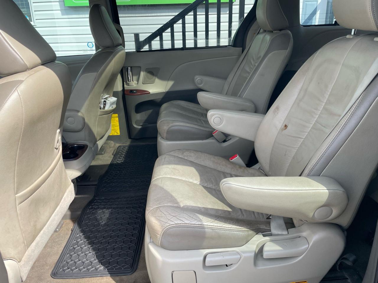 2012 Toyota Sienna XLE - Photo #20