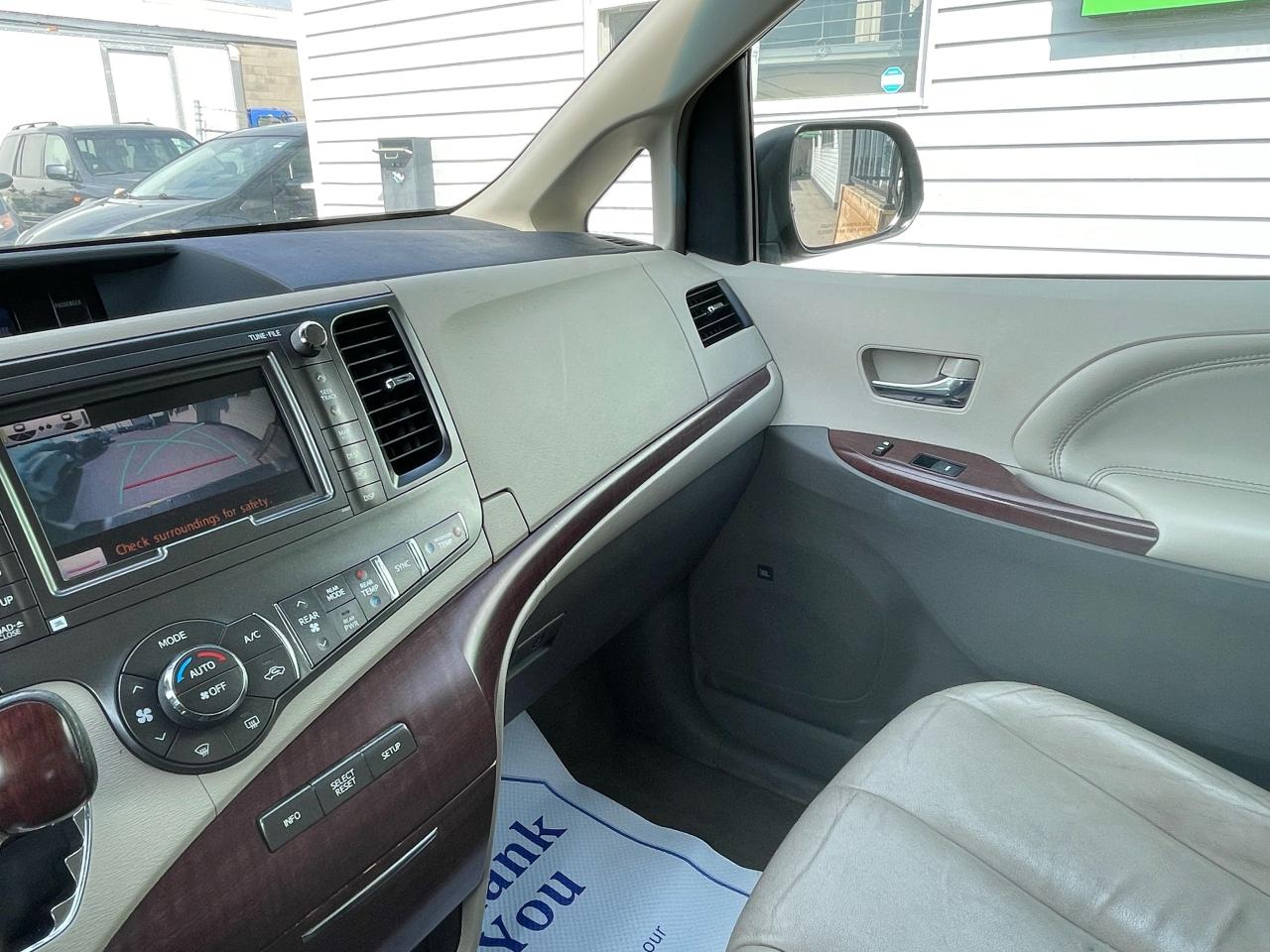 2012 Toyota Sienna XLE - Photo #15