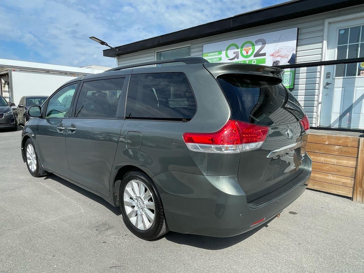 2012 Toyota Sienna XLE - Photo #5