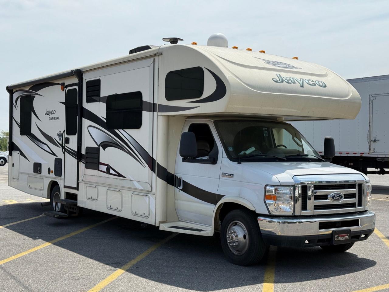 Used 2016 Jayco Grey Hawk 29 ME|NO ACCIDENT|8 SLEEP |3 SLIDE OUT|BUNK OVER CAB|OUTDOOR ENTERTAINMENT|OUTDOOR SHOWER |AUTO LEVELING SYSTEM for sale in Toronto, ON