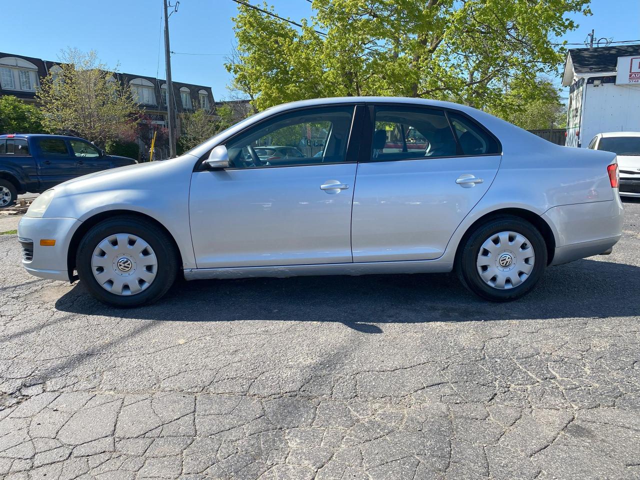 2006 Volkswagen Jetta 5 Speed Manual/2.5L Gas Saver/No Accidents - Photo #2