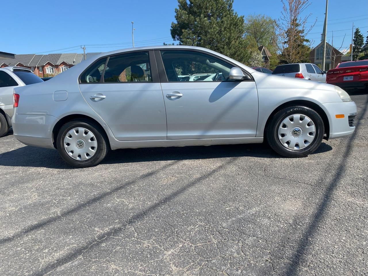 2006 Volkswagen Jetta 5 Speed Manual/2.5L Gas Saver/No Accidents - Photo #5