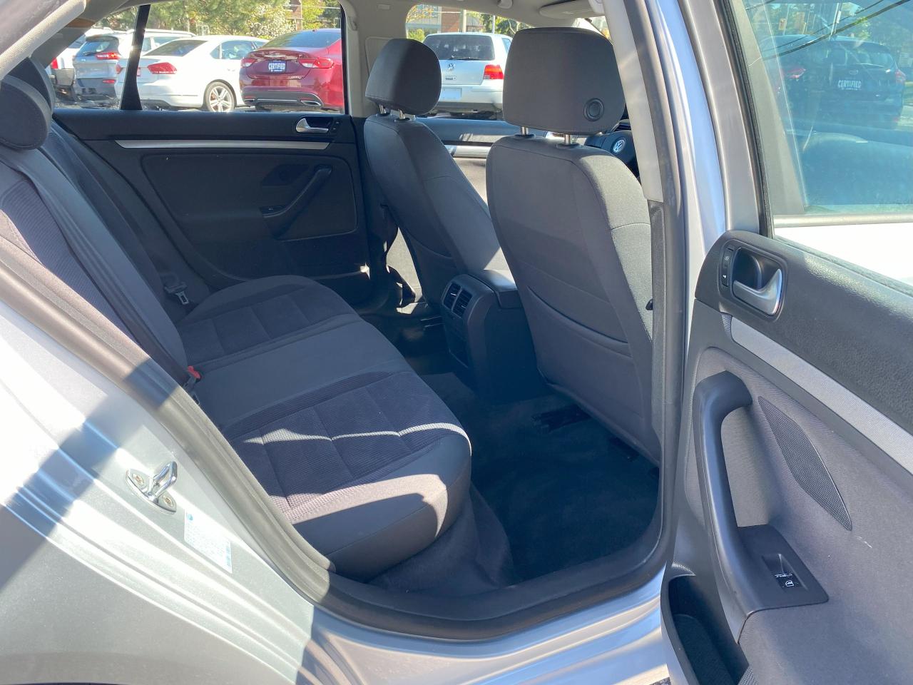 2006 Volkswagen Jetta 5 Speed Manual/2.5L Gas Saver/No Accidents - Photo #10