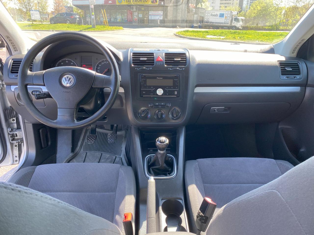 2006 Volkswagen Jetta 5 Speed Manual/2.5L Gas Saver/No Accidents - Photo #13