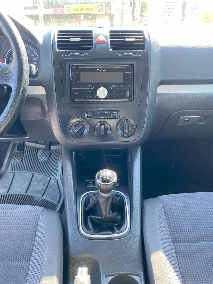 2006 Volkswagen Jetta 5 Speed Manual/2.5L Gas Saver/No Accidents - Photo #14