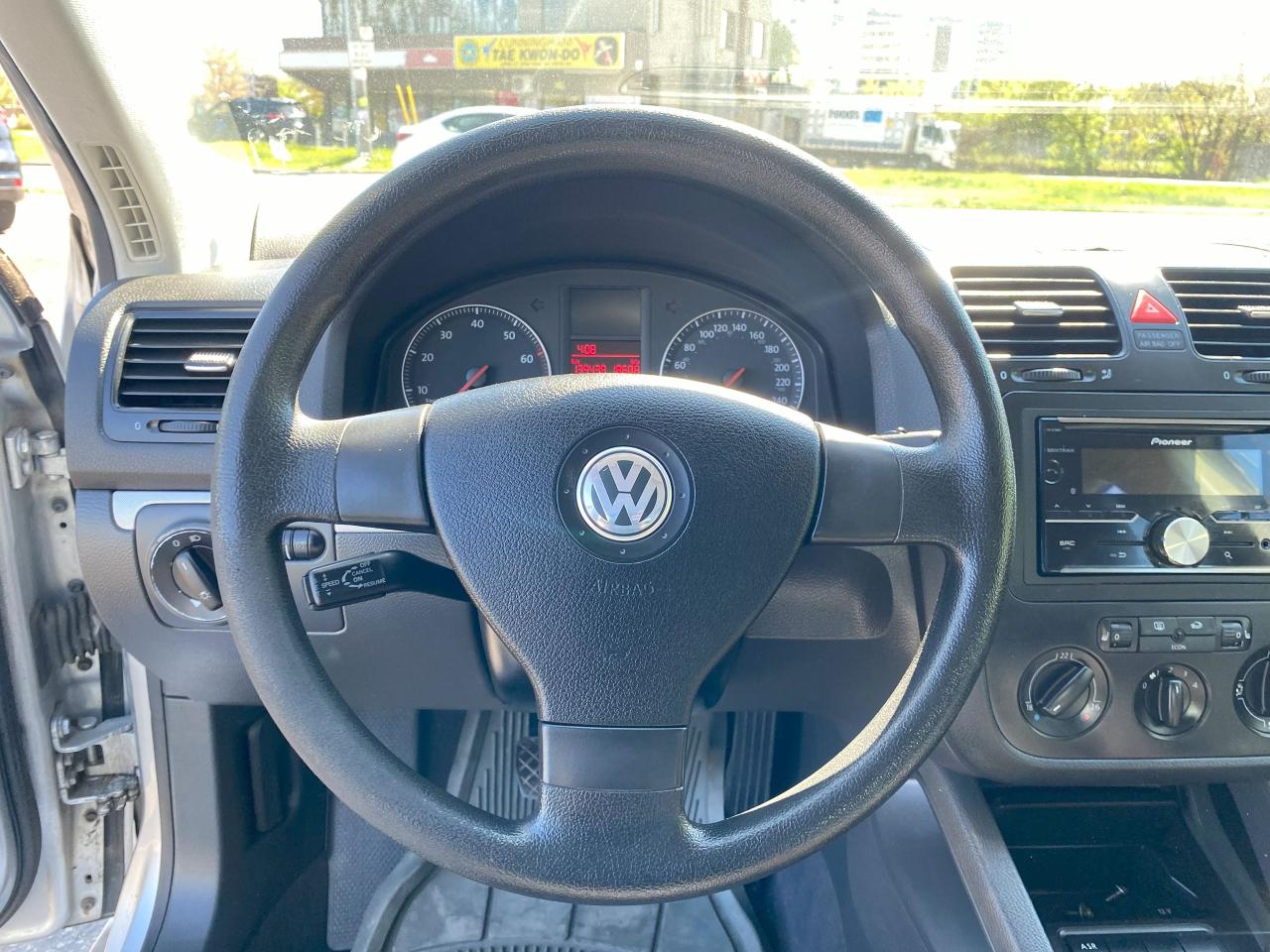 2006 Volkswagen Jetta 5 Speed Manual/2.5L Gas Saver/No Accidents - Photo #15