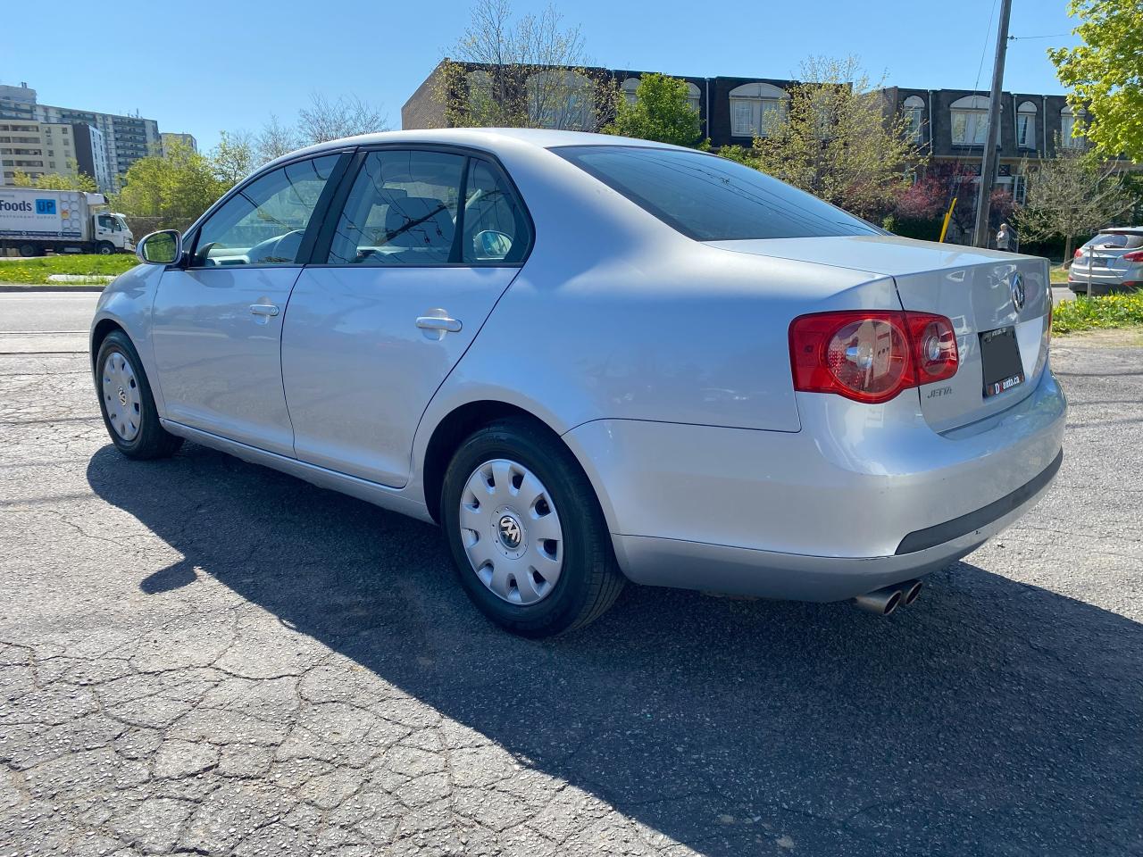 2006 Volkswagen Jetta 5 Speed Manual/2.5L Gas Saver/No Accidents - Photo #8