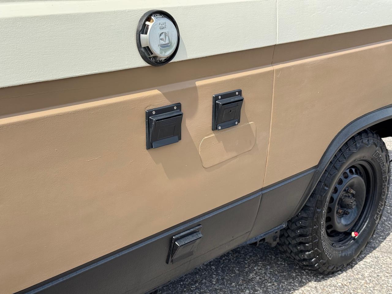 1983 Volkswagen Vanagon Campmobile **NEW MOTOR / TRANSMISSION** - Photo #13
