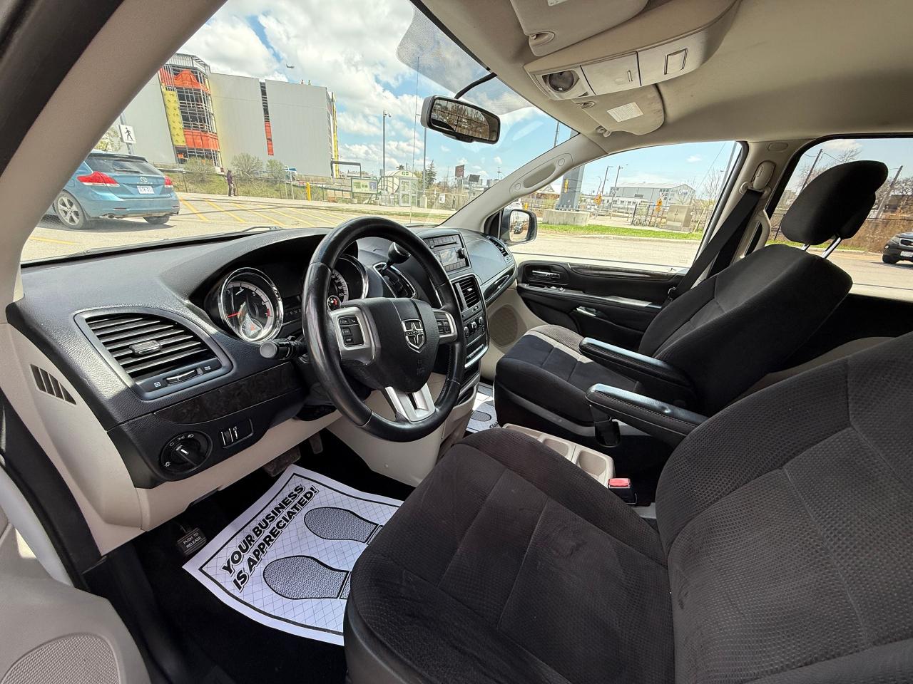 2014 Dodge Grand Caravan SXT*CLEAN CARFAX*STOW-N-GO* - Photo #6