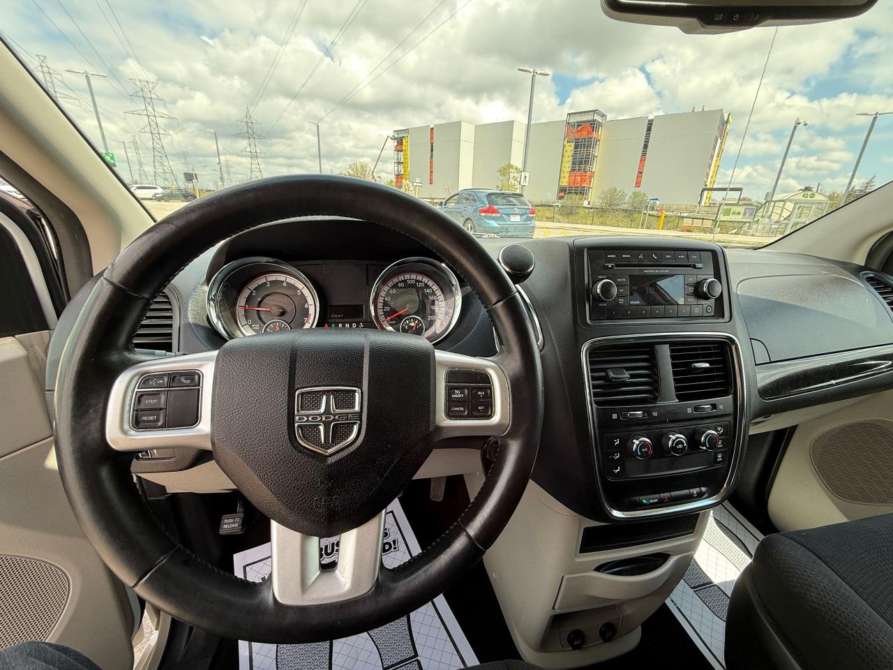 2014 Dodge Grand Caravan SXT*CLEAN CARFAX*STOW-N-GO* - Photo #12
