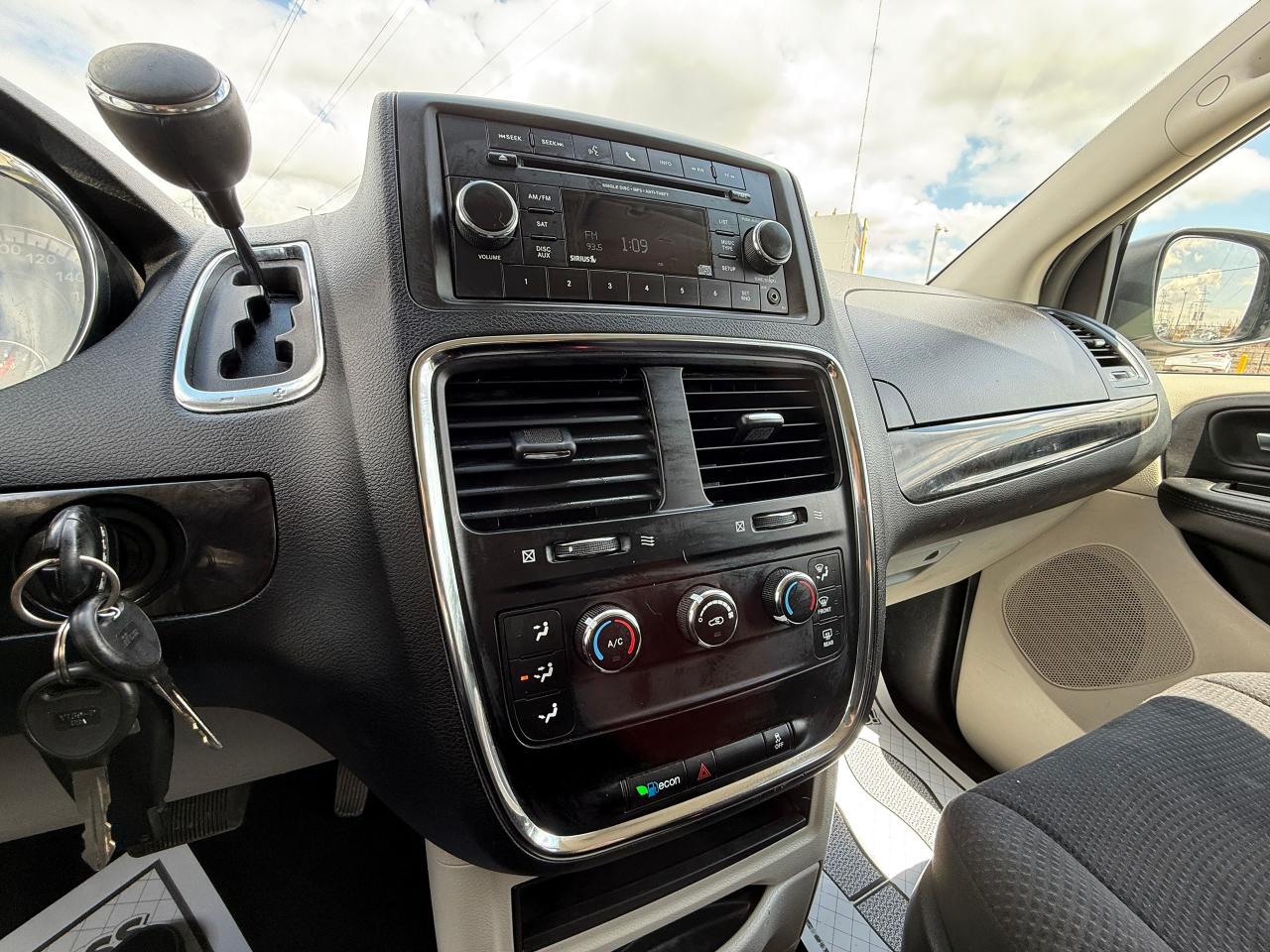 2014 Dodge Grand Caravan SXT*CLEAN CARFAX*STOW-N-GO* - Photo #13
