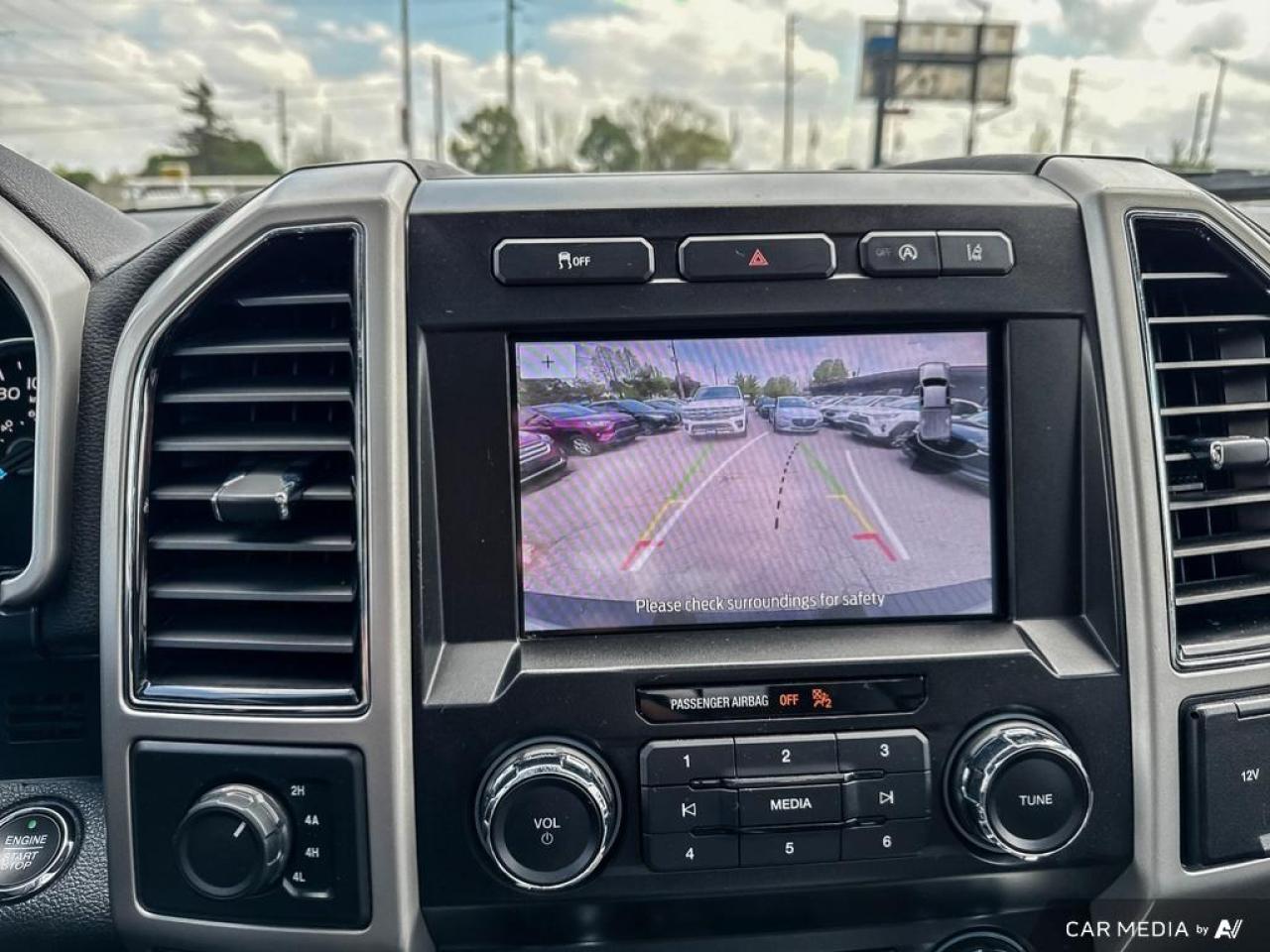 2020 Ford F-150 LARIAT / 4WD / CREW / LEATHER / NAV / ROOF - Photo #16