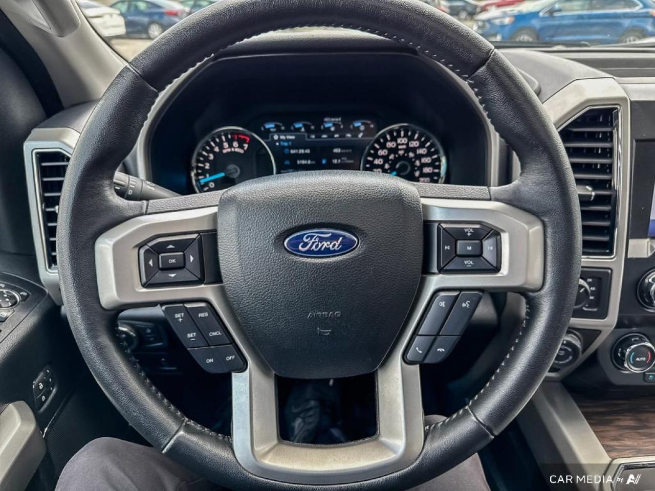 2020 Ford F-150 LARIAT / 4WD / CREW / LEATHER / NAV / ROOF - Photo #18