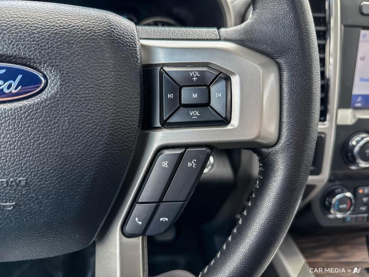 2020 Ford F-150 LARIAT / 4WD / CREW / LEATHER / NAV / ROOF - Photo #20