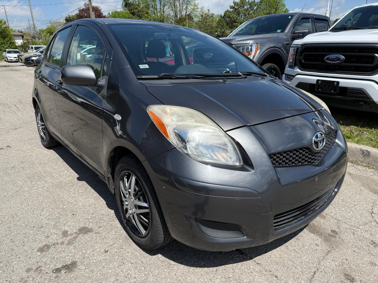 2009 Toyota Yaris LE / HATCHBACK / AUTO / AC / YOU SAFETY YOU SAVE - Photo #4