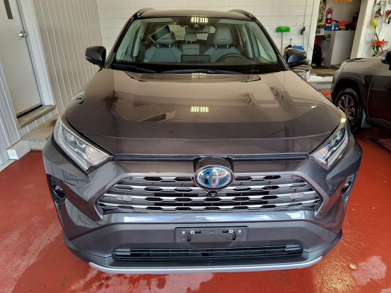 2021 Toyota RAV4 Hybrid Limited AWD Photo2