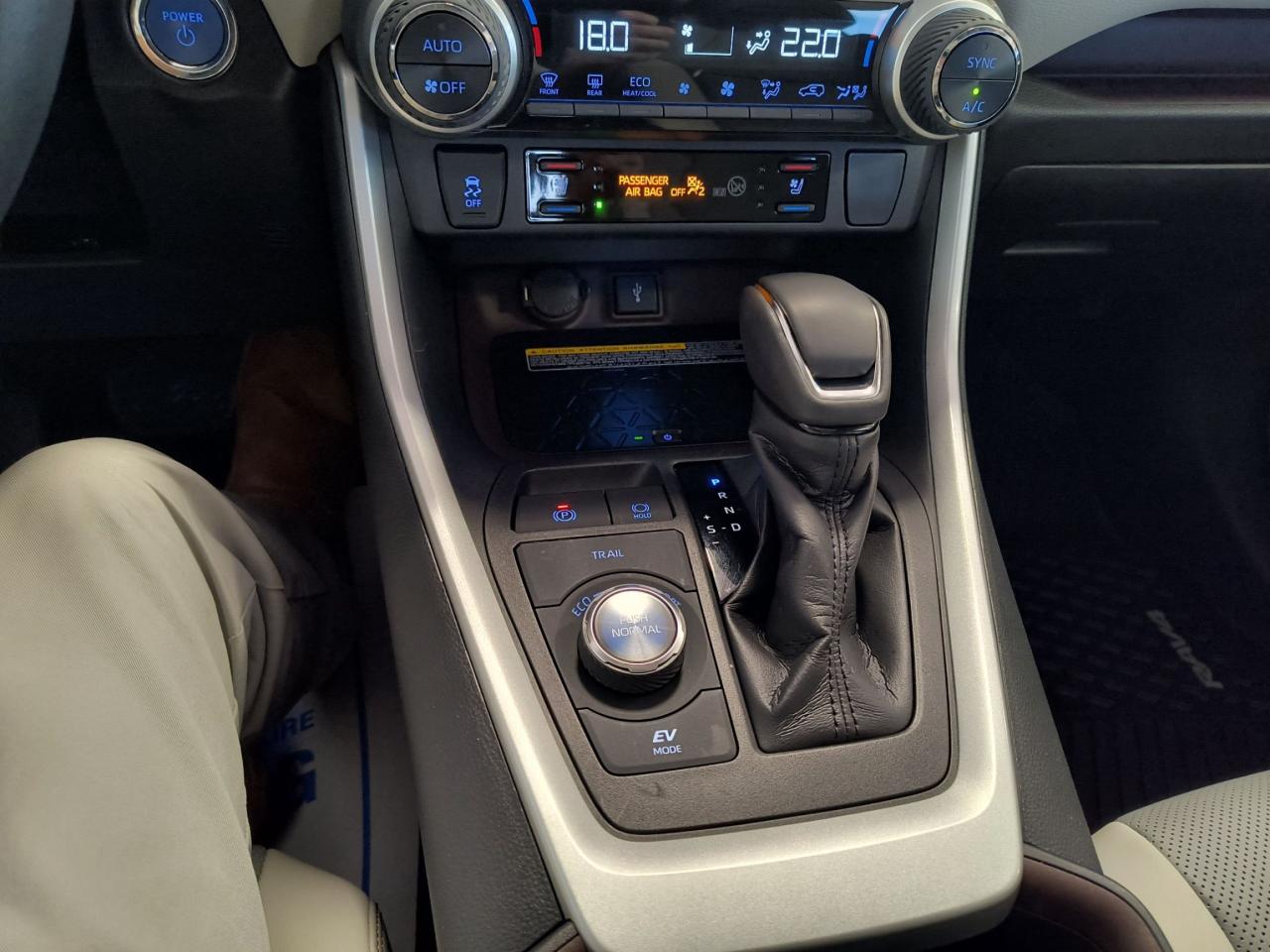 2021 Toyota RAV4 Hybrid Limited AWD Photo