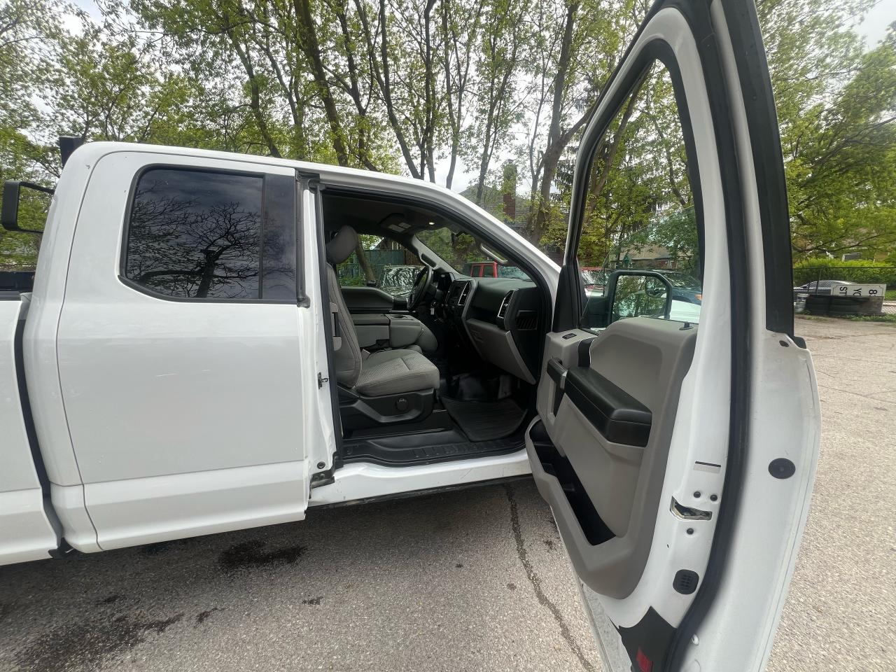 2016 Ford F-150 XLT - Photo #11