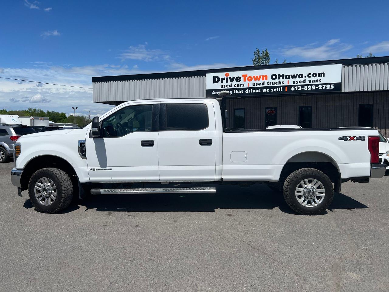 2018 Ford F-350 XLT 4WD Crew Cab 8' Box - Photo #2