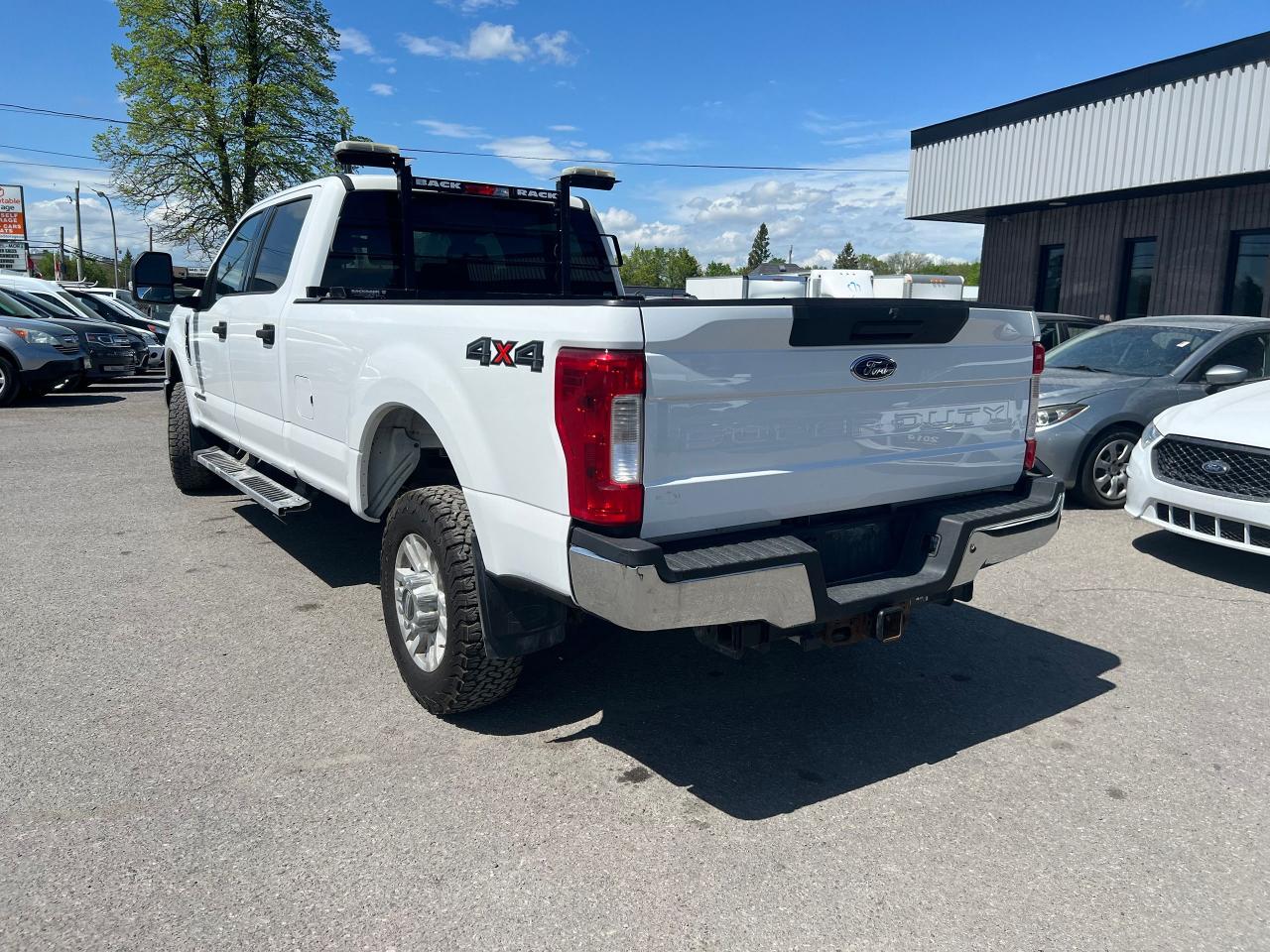 2018 Ford F-350 XLT 4WD Crew Cab 8' Box Photo2