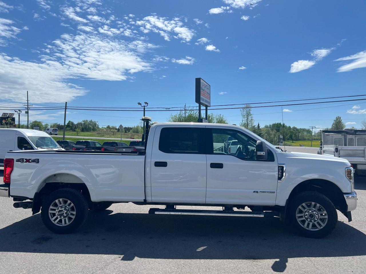 2018 Ford F-350 XLT 4WD Crew Cab 8' Box - Photo #9