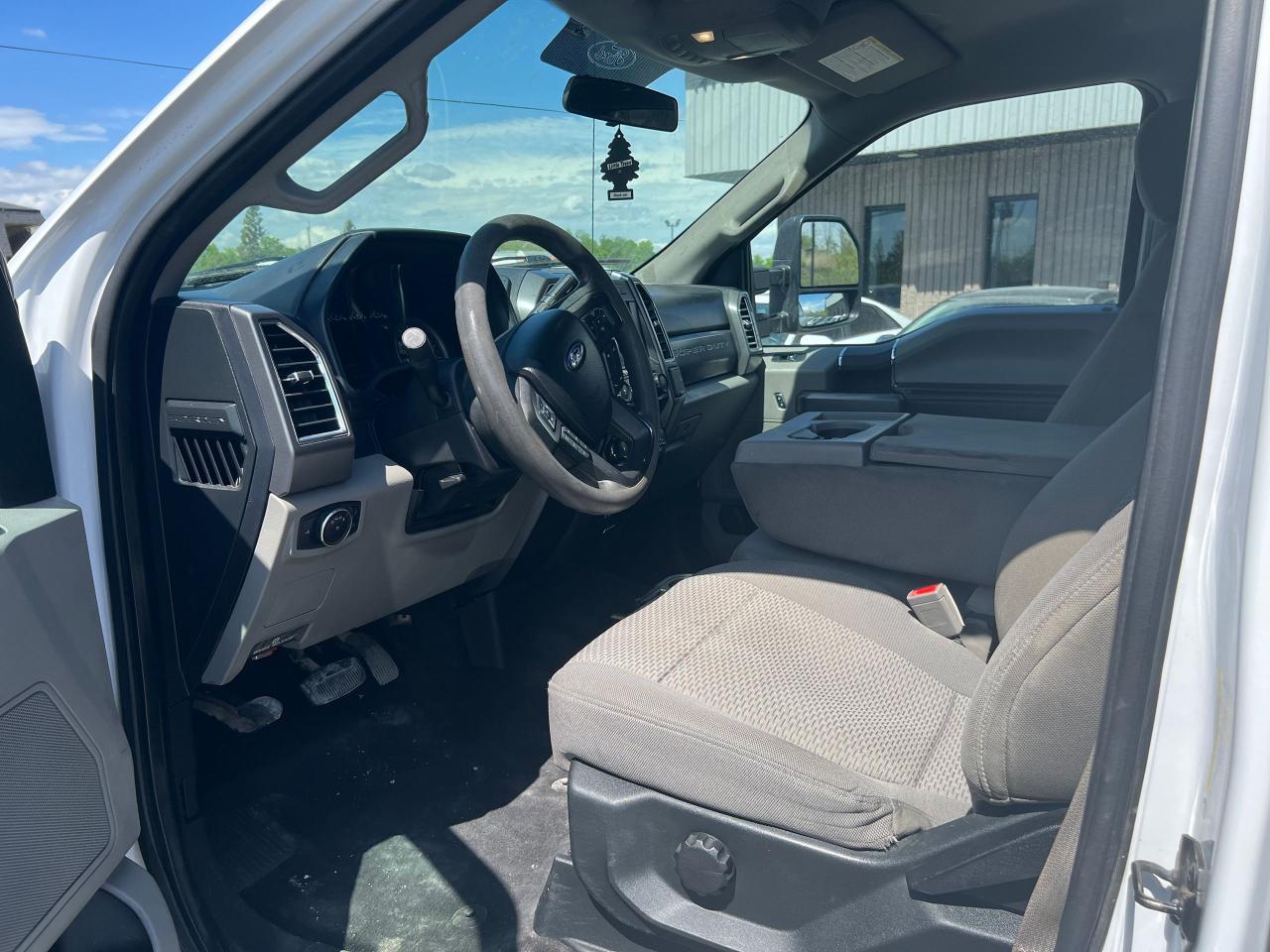 2018 Ford F-350 XLT 4WD Crew Cab 8' Box - Photo #14