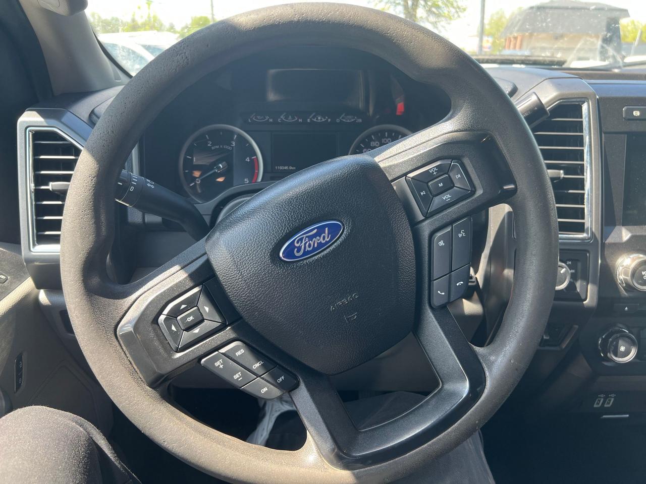 2018 Ford F-350 XLT 4WD Crew Cab 8' Box - Photo #15