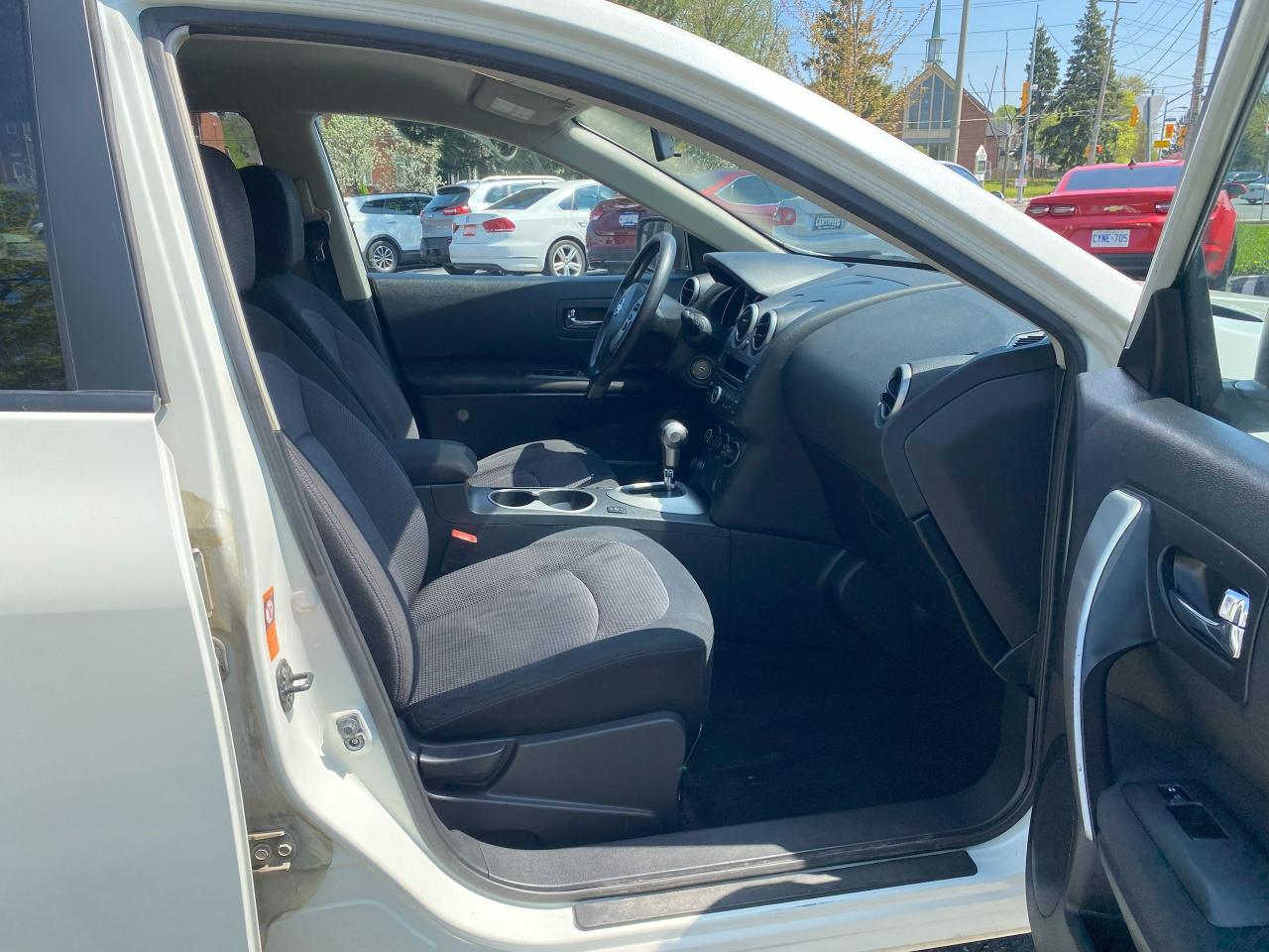 2009 Nissan Rogue Accident Free/Automatic/4 Cylinder Gas Saver - Photo #9