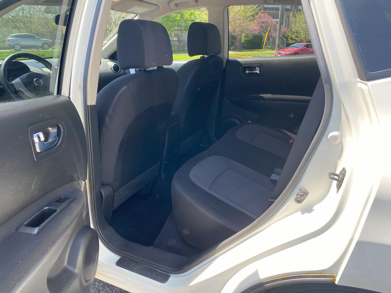 2009 Nissan Rogue Accident Free/Automatic/4 Cylinder Gas Saver - Photo #12
