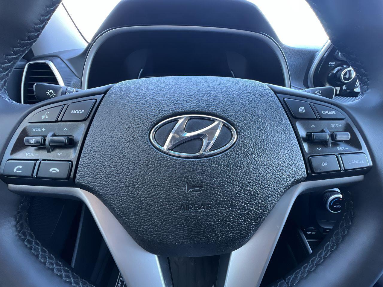 2020 Hyundai Tucson Ultimate APPLE CARPLAY/ANDROID AUTO, HEATED SEATS/STEERING WHEEL, MOONROOF, BACK UP CAM!! Photo