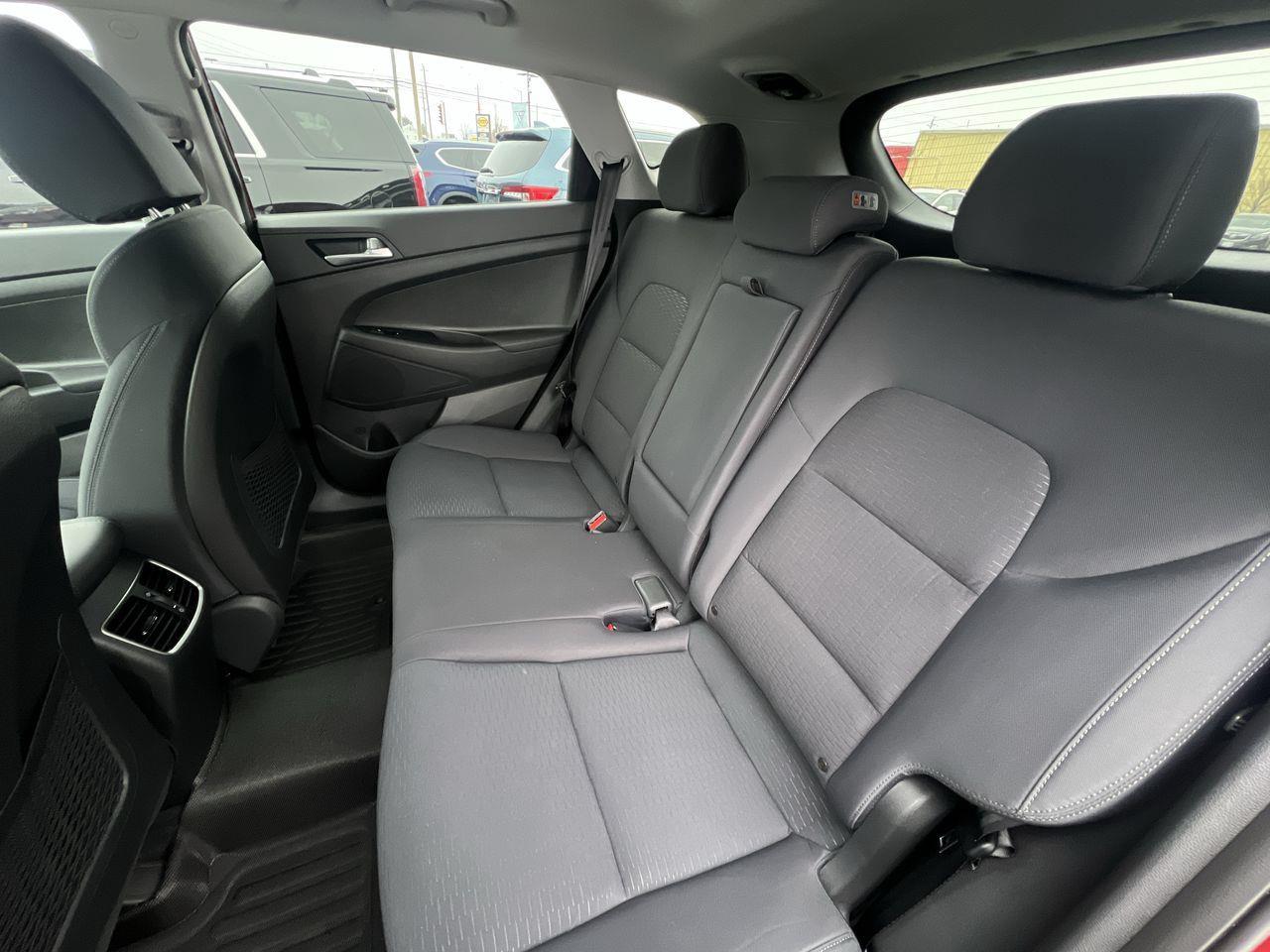 2020 Hyundai Tucson Ultimate APPLE CARPLAY/ANDROID AUTO, HEATED SEATS/STEERING WHEEL, MOONROOF, BACK UP CAM!! Photo