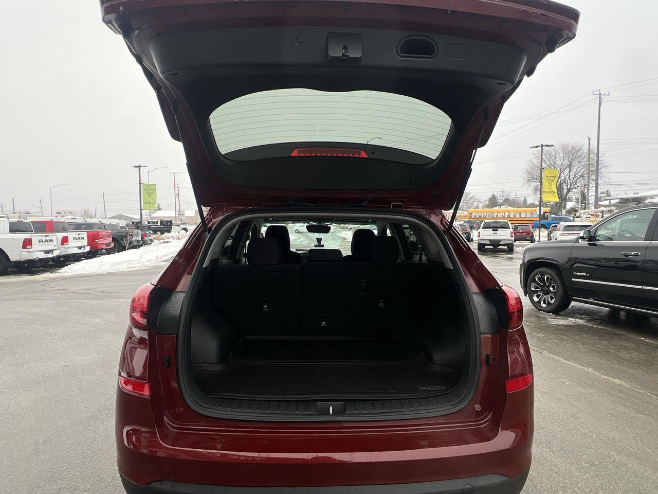 2020 Hyundai Tucson Ultimate APPLE CARPLAY/ANDROID AUTO, HEATED SEATS/STEERING WHEEL, MOONROOF, BACK UP CAM!! Photo