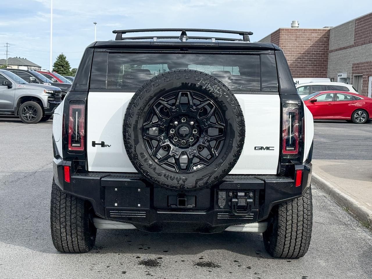 2025 GMC HUMMER EV SUV 3X FULLY ELECTRIC WITH REMOTE START/ENTRY, HEATED SEATS, HEATED STEERING WHEEL, VENTILATED SEATS, INFINITY ROOF, HD SURROUND VISION Photo