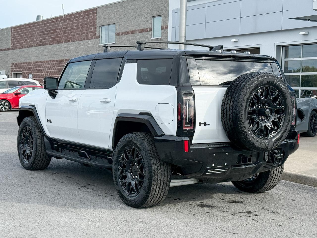2025 GMC HUMMER EV SUV 3X FULLY ELECTRIC WITH REMOTE START/ENTRY, HEATED SEATS, HEATED STEERING WHEEL, VENTILATED SEATS, INFINITY ROOF, HD SURROUND VISION Photo