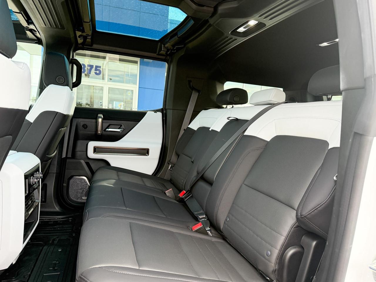 2025 GMC HUMMER EV SUV 3X FULLY ELECTRIC WITH REMOTE START/ENTRY, HEATED SEATS, HEATED STEERING WHEEL, VENTILATED SEATS, INFINITY ROOF, HD SURROUND VISION Photo