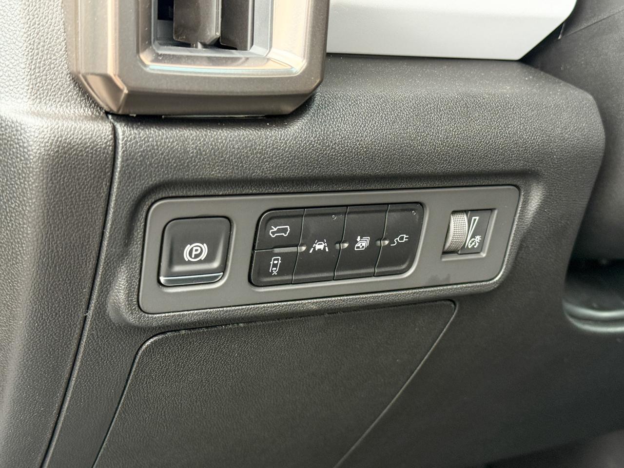 2025 GMC HUMMER EV SUV 3X FULLY ELECTRIC WITH REMOTE START/ENTRY, HEATED SEATS, HEATED STEERING WHEEL, VENTILATED SEATS, INFINITY ROOF, HD SURROUND VISION Photo