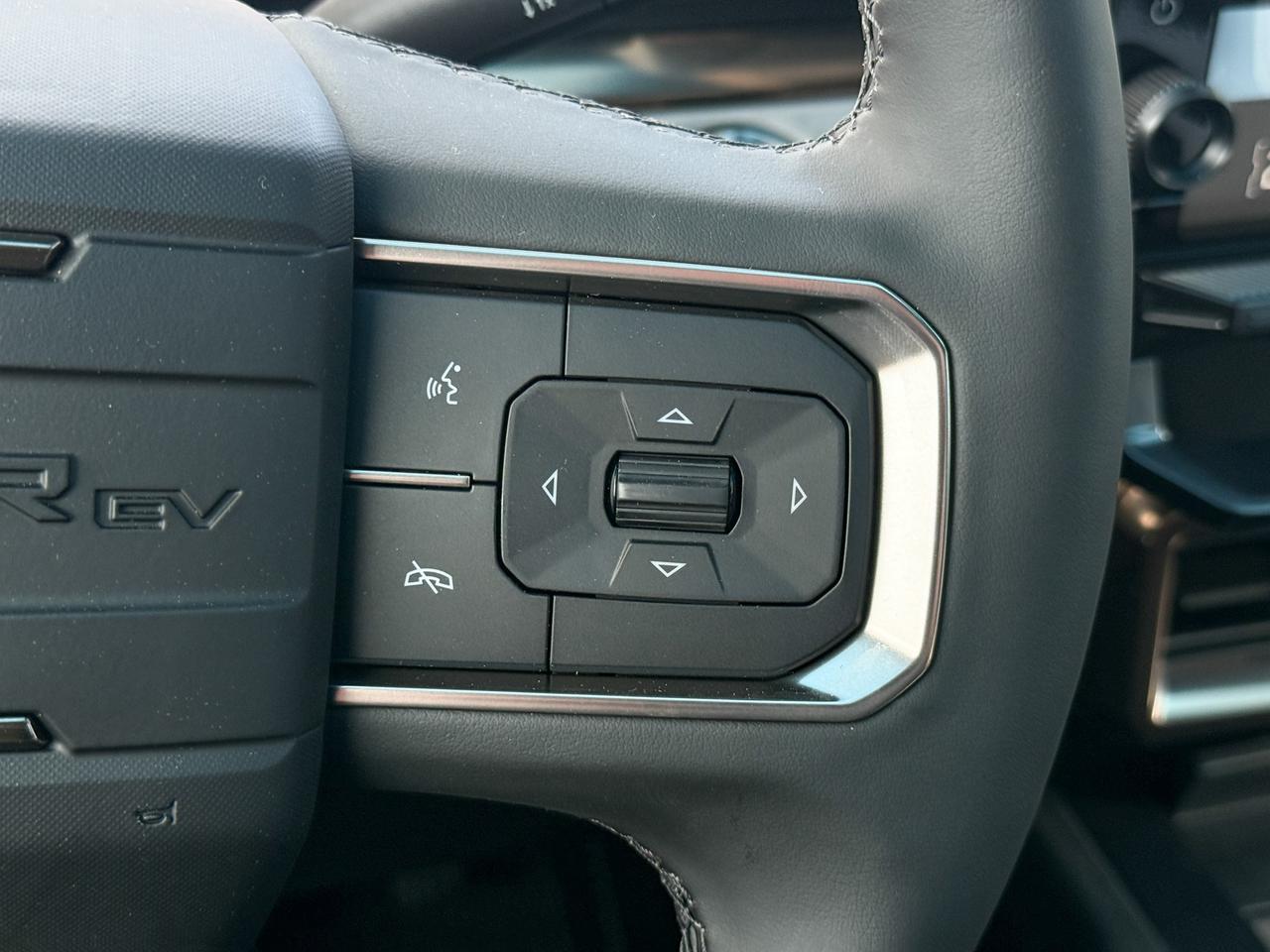 2025 GMC HUMMER EV SUV 3X FULLY ELECTRIC WITH REMOTE START/ENTRY, HEATED SEATS, HEATED STEERING WHEEL, VENTILATED SEATS, INFINITY ROOF, HD SURROUND VISION Photo