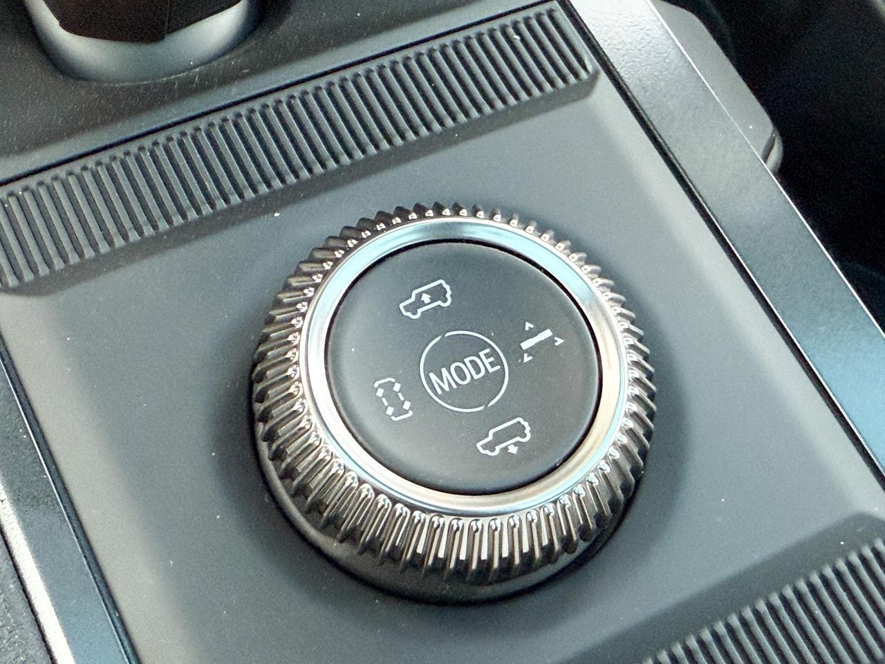 2025 GMC HUMMER EV SUV 3X FULLY ELECTRIC WITH REMOTE START/ENTRY, HEATED SEATS, HEATED STEERING WHEEL, VENTILATED SEATS, INFINITY ROOF, HD SURROUND VISION Photo