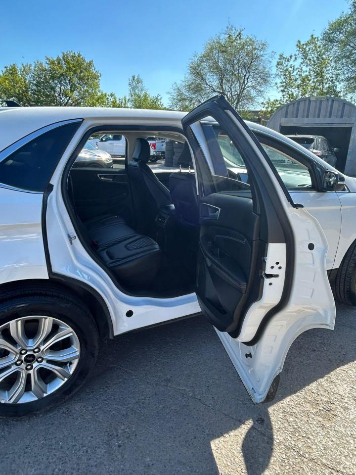 2023 Ford Edge Titanium Photo