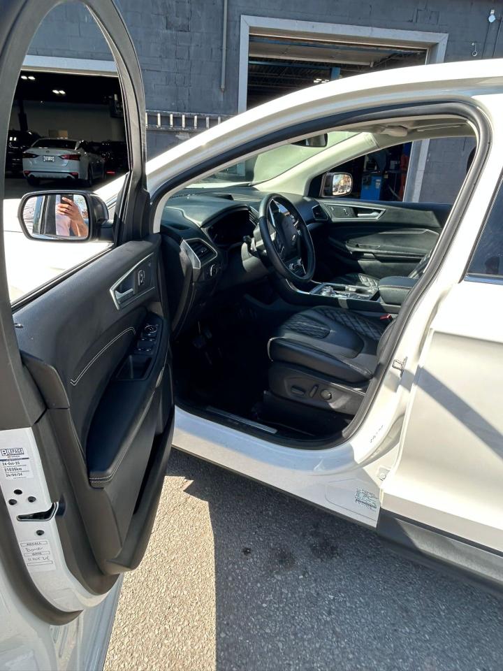 2023 Ford Edge Titanium Photo