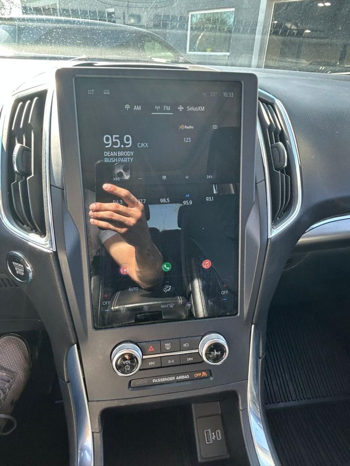 2023 Ford Edge Titanium Photo