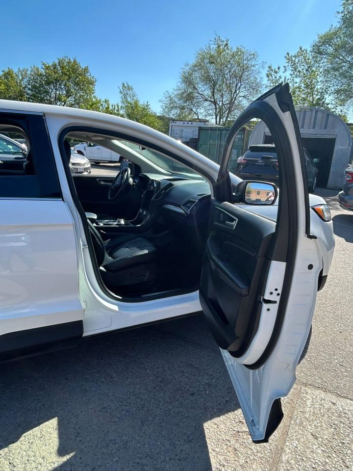 2023 Ford Edge Titanium Photo