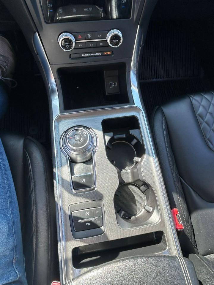 2023 Ford Edge Titanium Photo