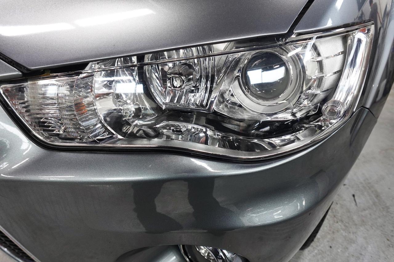 2013 Mitsubishi Outlander XLS ,NO ACCIDENT,7 PASS ,LOW KM.4X4 - Photo #11