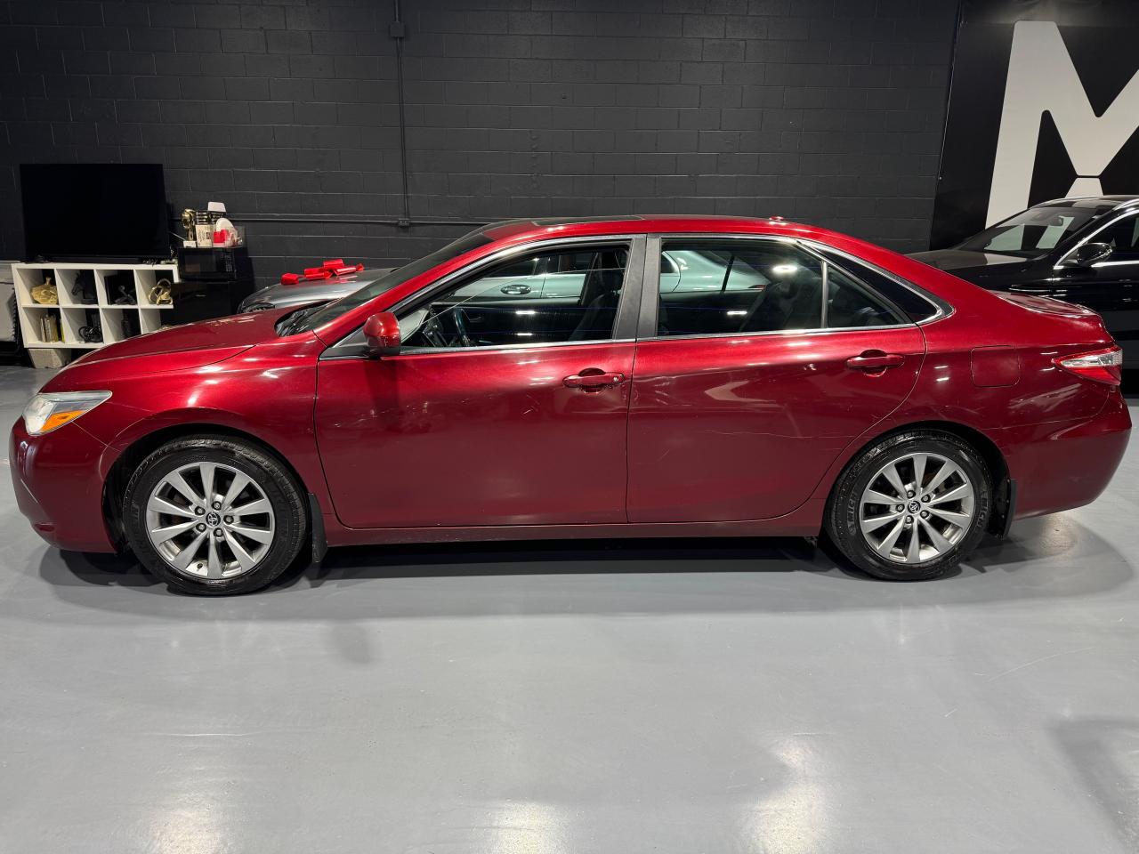 2016 Toyota Camry XSE - Photo #9