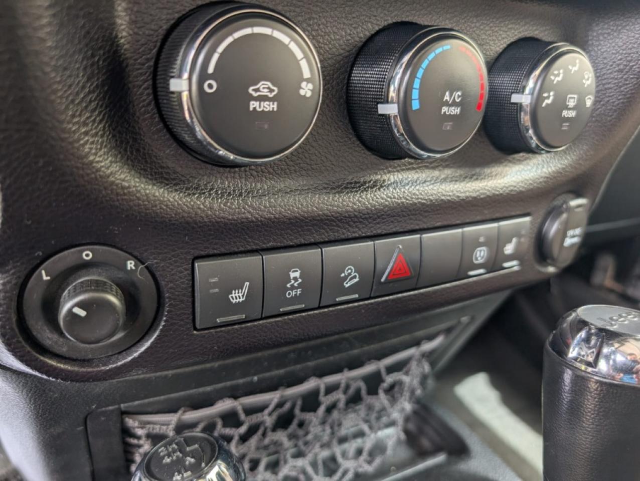 2017 Jeep Wrangler Unlimited 75TH ANNIV*4WD*LOADED*HARD/SOFT TOP *PRICE TO SELL - Photo #15