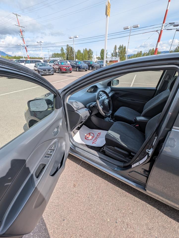 2008 Toyota Yaris BASE Photo