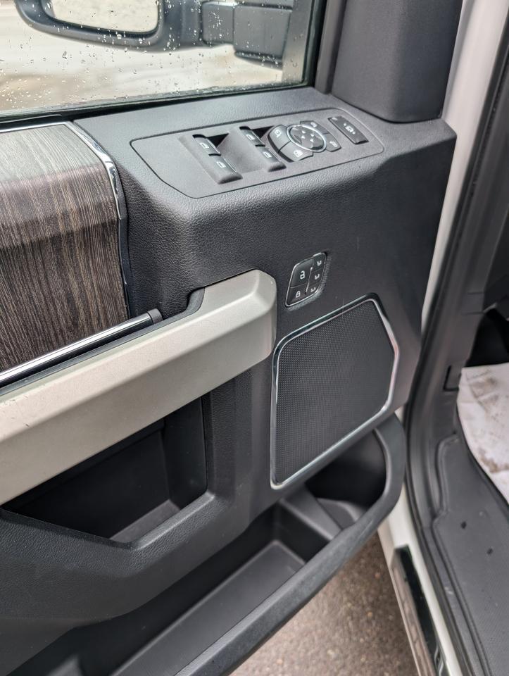 2020 Ford F-350 Super Duty SRW Lariat Photo